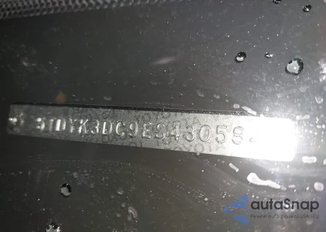 2014 Toyota Sienna Xle V6 8 Passenger z USA, uszkodzony, nr VIN 5TDYK3DC9ES430584